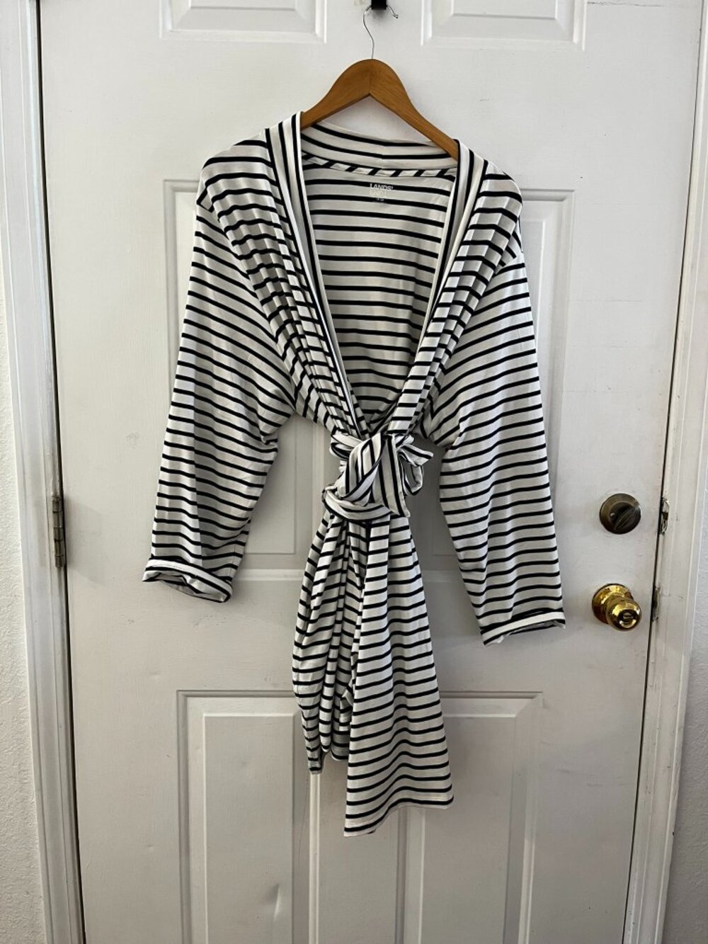 Land's End Woman's Plus-size Black & white Striped Lounge Wear Robe Sz 1X-2X